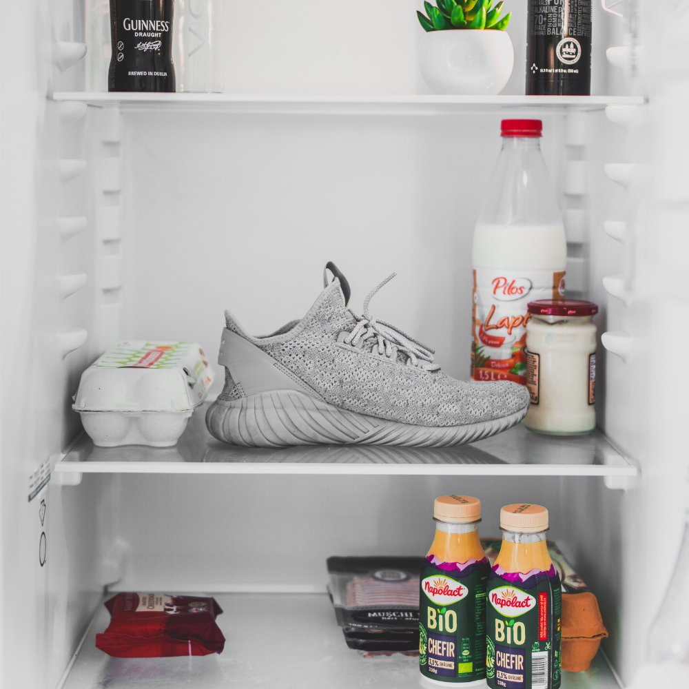 Slik vasker du kjøleskapet - Tips og råd om vasking av kjøleskap og fjern vond lukt